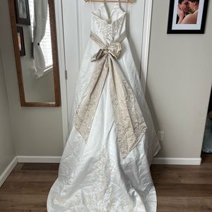 Maggie sottero wedding dress size 10